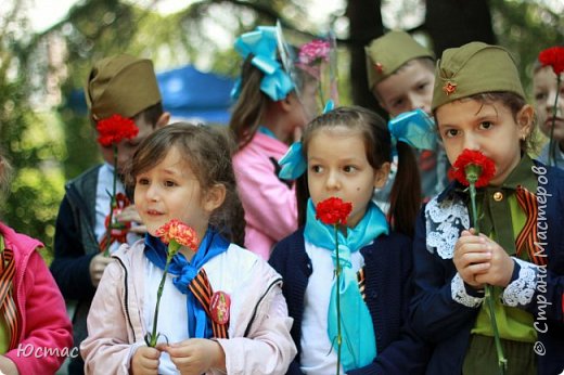 В этом году вместе с первоклашками пришли и малыши из соседнего детского сада. (фото 3)