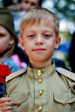 Это правнук Победителя. Я уверена, что он не забудет и не простит. Мама и папа воспитывают малыша правильно (фото 4)