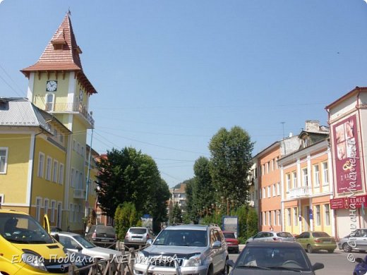 С пересадками, но все же добрались! Это центральная улица Надвирной!
Это неимоверно прекрасный, аккуратный, ухоженный, чистенький и истинно европейский маленький прикарпатский городок
 (фото 45)