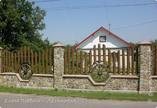 Идем с дому сестры, ориентируясь на большую гору!
По дороге не могла пройти мимо этой "забористой" красоты...
Что тут скажешь... Оригинально... (фото 48)