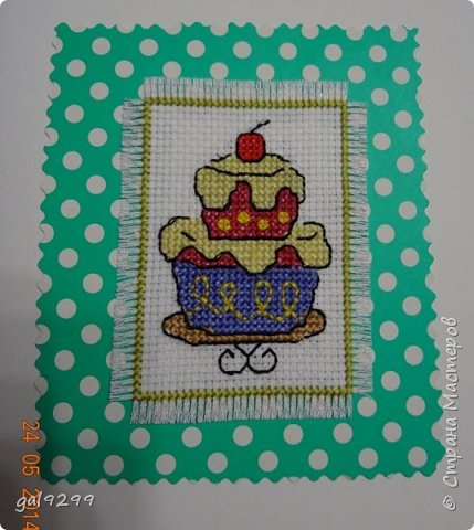 Яркий тортик. Схема из журнала Cross Stitcher. Оформлена на картоне "в горошек". (фото 4)