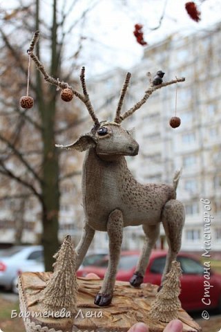 На одном роге притаилась маленькая птичка. (фото 4)