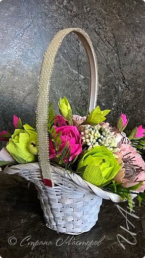 Вот такая корзина была создана после просмотра конкурсных работ. По мотивам букета моей землячки))).
(фото 11)