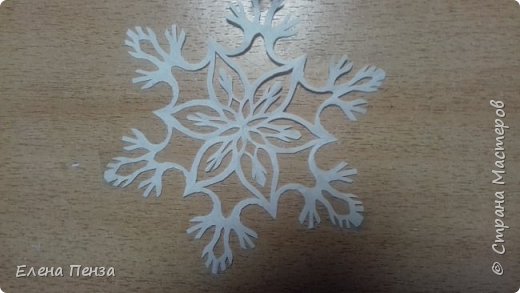 Взяв за основу эту снежинку нарисовала шаблоны (фото 3)