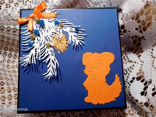 А это я сделала коробочки для подарков внукам. Увидела в "Пятерочке" совершенно потрясающие мелкие шарики.Было написано - "конфетти".В моем детстве конфетти были другими, плоскими, мы их сами дыроколом делали, а это такие хорошенькие легкие и блестящие шарики.Взяла конечно, на оформление открыток очень даже хороши! (фото 9)