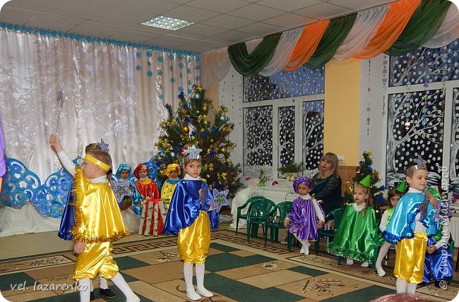 Времена года просят Месяц  провести Настю  через тёмный лес. Танец Месяца и Звёздочек. (фото 17)