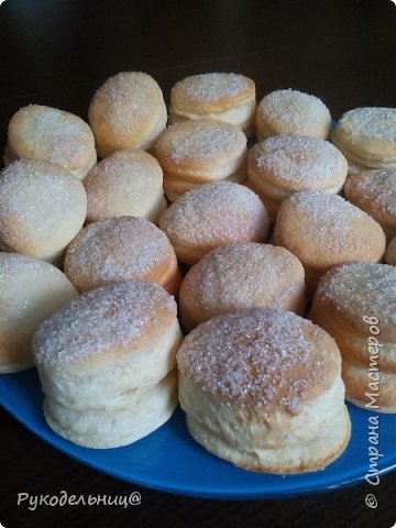 Всем добрый вечер. Угощаю сегодня вкусными, мягкими, слоеными лепёшками.
Готовила их давно вот только выставить не было времени.
Получается много. (фото 1)