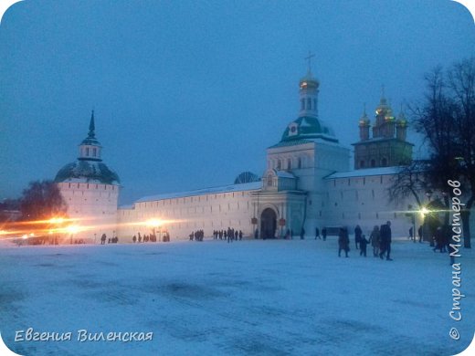  После музея колоколов мы отправились в знаменитую Троице-Сергиеву Лавру. Об этом намоленном монастыре можно рассказывать долго... (фото 15)