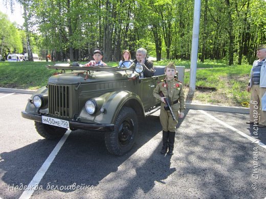 Старшему внуку очень понравился УАЗик  военного времени. (фото 24)