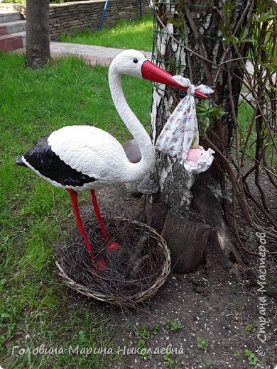 Здравствуйте, мастера и мастерицы! Скоро лето и хочется украсить свой участок. Был у меня розовый фламинго!!!!!???????( муж купил) и естественно, с нашими березками и елками он никак не монтировался. (фото 1)