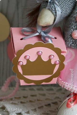 У коробочки крышечка открывается и можно что-то небольшое положить. (фото 9)