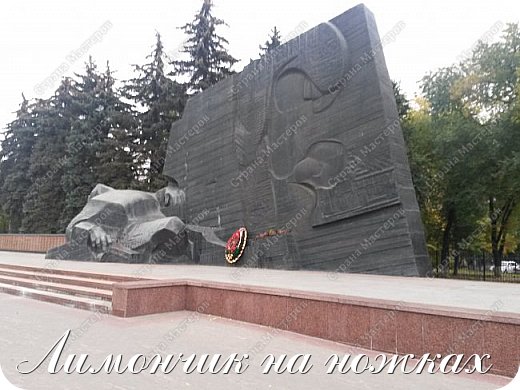 Памятник Славы в Ратном сквере (мемориальный комплекс на братской могиле воинов Советской Армии, погибших в боях за Воронеж во время Великой отечественной войны в 1942-1943 годах) (фото 19)