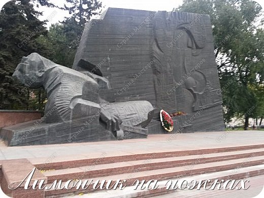 Памятник Славы в Ратном сквере (мемориальный комплекс на братской могиле воинов Советской Армии, погибших в боях за Воронеж во время Великой отечественной войны в 1942-1943 годах) (фото 20)