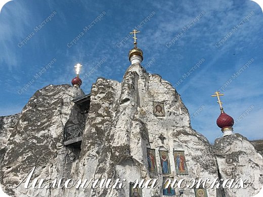 В XX столетии после революции 17-го года  две хорошо известные пещерные обители: Успенский Дивногорский и Воскресенский Белогорский мужские монастыри были закрыты и разорены. Но в Костомаровских пещерах тайно несли свой молитвенный подвиг некоторые подвижники. До недавнего времени были живы люди, которые рассказывали, как в середине 20-х годов они собирали одежду и продукты для скрывавшихся в пещерах монахов. Особой известностью в те времена пользовался блаженный старец Петр (Еремеенко), уроженец села Белогорье.  За святость жизни и сердечную простоту он был щедро наделен духовными дарами, силу которых испытали на себе многие жители окрестных селений, обращавшиеся к нему за молитвенной помощью.  (фото 19)