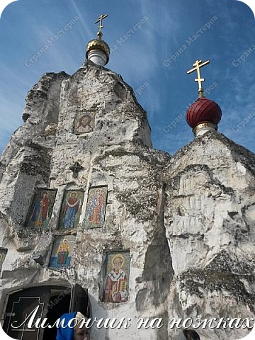   9 октября 1959 года было принято решение о закрытии Спасской пещерной церкви и о прекращении деятельности собранной вокруг нее общины. Пещерные храмы местные власти решили использовать под карьер для изготовления меловых блоков. Но, промыслом Божиим, этому плану не дано было осуществиться. (фото 24)