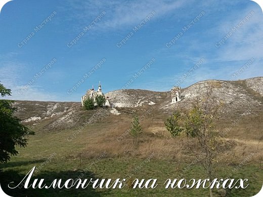   При посещении монастыря необходимо помнить, что его основу составляет монашеская жизнь со своим особым внешним и внутренним устроением, отраженным в монастырском Уставе. Согласно этому Уставу определяются время совершения Богослужений, таинств и треб, а также время посещения обители паломниками и прихожанами, правила их поведения.

  Просим вас, дорогие братья и сестры, придерживаться этих несложных правил и проявлять терпение и взаимное уважение друг к другу ради душевной пользы, которую вы хотите получить при посещении Святого места.

В Спасском женском монастыре проводятся экскурсии по пещерным храмам обители для организованных групп и паломников, прибывших частным образом.

  Для организованных групп экскурсии проводятся по предварительной заявке, которую организаторы поездок должны сделать не менее чем за три дня до приезда по тел. 8(473-94)54-637.  В случае каких-либо изменений,  необходимо известить о них по указанному  номеру телефона. Руководители групп должны объяснять участникам поездки  правила поведения в монастыре и следить за порядком при посещении обители.

 

Время проведения экскурсий:

будни – с 9:00 до 17:00; накануне воскресных и праздничных дней, а также в сами эти дни – с11:00 до 16:00.     

Время проведения экскурсий может меняться в зависимости от продолжительности Праздничных Богослужений и особенностей их совершения. 

Таинства крещения и венчания в монастыре не совершаются. (фото 7)