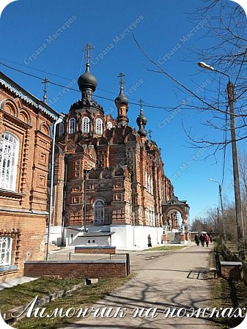 

В марте 1990 года в обители была возобновлена монашеская жизнь. 3 мая 1990 года Патриарх Московский и всея Руси Пимен подписал указ о возобновлении монастыря в Шамордине.

За 20 дней храм в честь иконы Божией Матери «Утоли моя печали» был подготовлен к освящению, которое было совершено 27 мая 1990 года. В этот же день монахиня Рижского Свято-Троице-Сергиева монастыря Никона (Перетягина) была возведена в сан игумении.  (фото 12)