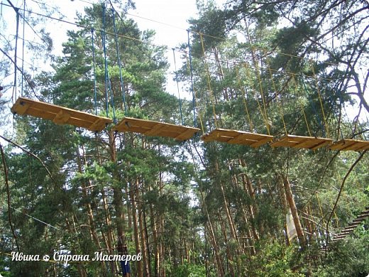 Для любителей экстрима есть подвесная дорога.
Всё устроено с любовью к природе. Крепления специальные, чтобы не портить деревья.
Высоковато над землей! (фото 6)