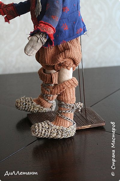 Чулки сползают, держатся только на верёвках от лаптей. (фото 36)