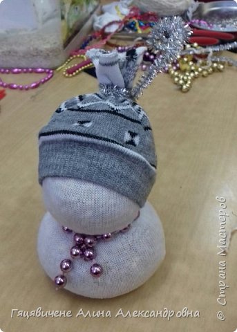 Снеговик из носка (фото 10)