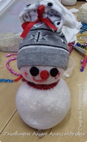 Снеговик из носка (фото 12)