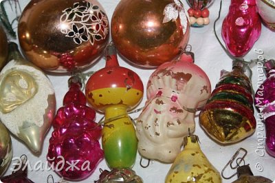 Немного облезлый грибок и старичек=боровичек в непонятно бело-красном цвете. Очень хорошо сохранившаяся  пирамидка и елочка (фото 12)