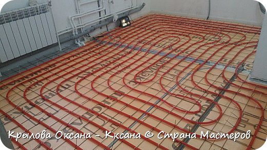 Теплые полы я все сама разводила во всем доме, пришлось всю технологию изучить, теперь греемся) (фото 19)