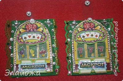 На первой язычок внизу и на экране -фрукты, на второй поднят вверх и уже на экране три 7-Джекпот! (фото 16)