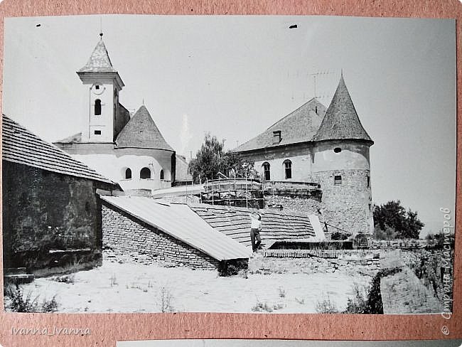 Если уйти в полукруглый проход, можно добраться до тех башен.  (фото 13)