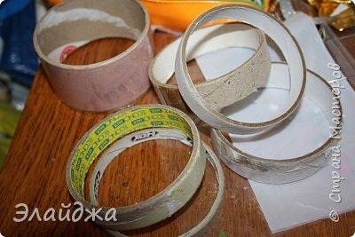 Как делать баночки из скотча, бабин , тубусов в СМ показано много, думаю следующие фото все понятно показывают (фото 17)