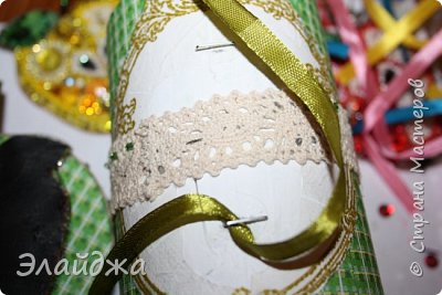 Для крепления яблок я просто мебельным степлером посадила 2 скобки (с обратной стороны усики зажала) (фото 24)