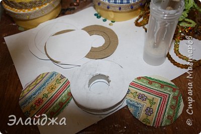 Теперь на грунтовку наношу декупажем салфетку и покрываю густым ПВА. Все высохло и плотно держится (фото 36)