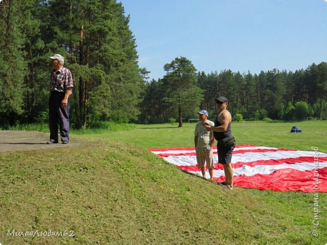 А потом наши мужчины натягивают его на металлическую конструкцию (фото 4)