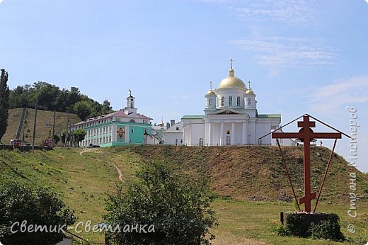 Его мы посетили, но съемка на территории запрещена. Потому могу похвастаться только этими немногими фото снаружи. (фото 5)