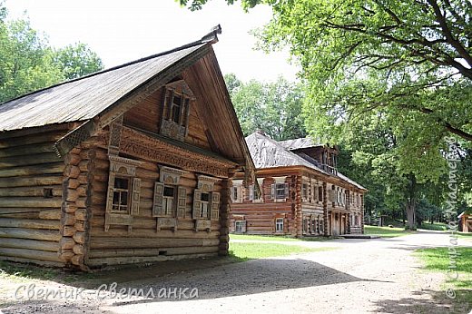 Оба жилых дома. Зажиточный и поскромнее. (фото 34)