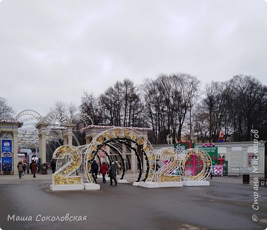 Приветствую всех! 
Сегодня я к Вам с небольшим фоторепортажем. Вчера побывала в парке "Сокольники" на выставке "Формула рукоделия". Море положительных эмоций, калейдоскоп идей для будущих работ и творческая атмосфера!!!
А также мне хотелось бы с Вами поговорить о творчестве! Что для Вас творчество?
Творчество – неотъемлемый компонент человека. Кто-то выбирает творческий труд за основу своей жизни, другие применяют его время от времени.  Как обнаружить и развить в себе творческие способности, или это дар? Чем отличается творческая личность от обычного человека? Или обычный человек тоже может быть творческой личностью?
 (фото 1)