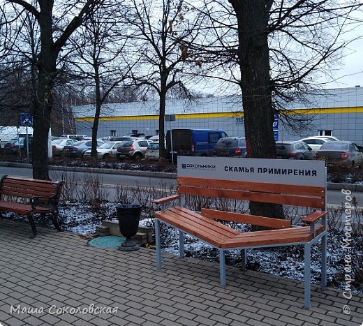 Рядом со входом в павильон стоит необычная скамья!))) (фото 8)