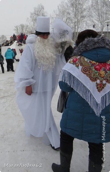 А это тоже Снеговей! В прлный рост. Кстати, было сказано, что лучший образ Снеговея будет перевоплощн в большой костюм на человека, и это будет живой персонаж. В феврале будет второй тур фестиваля. Боюсь подумать что для нас еще придумают. (фото 42)