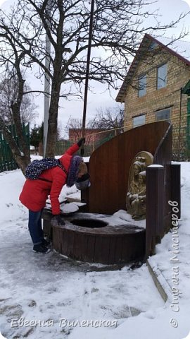 Ну, вернемся к достопримечательностям этого уникального места. На территории села - несколько источников. 
Один из них - Богородицын источник на 37 ключах. Воду из него можно вытащить с помощью колодца-журавля. (фото 57)