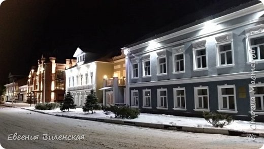 Вечерняя подсветка придает селу особый колорит. (фото 73)