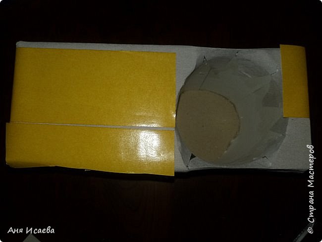Дальше корпус обклеиваем двухсторонним скотчем. (фото 12)