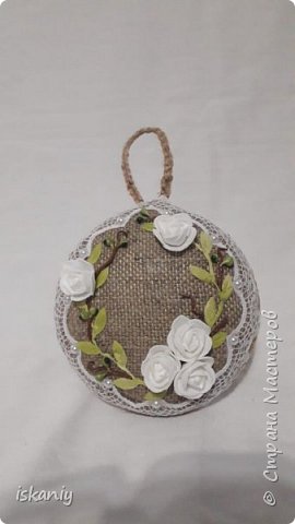 игольница - картон, синтепон, мешковина, шпагат, клей, кружево, полубусины, фоамирановые розочки (фото 1)