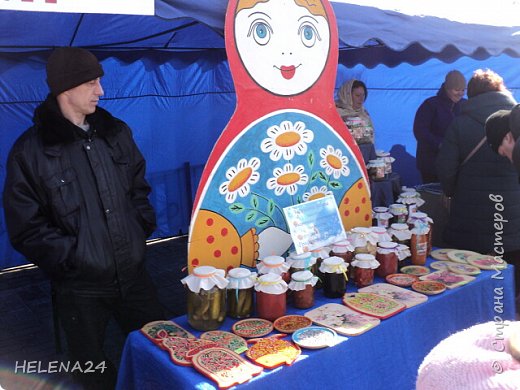 А тут уже за деньги..соленья...досочки......Народ с блином бесплатным подходил и интересовался сколько можно унести...думали и тут за так.... (фото 24)