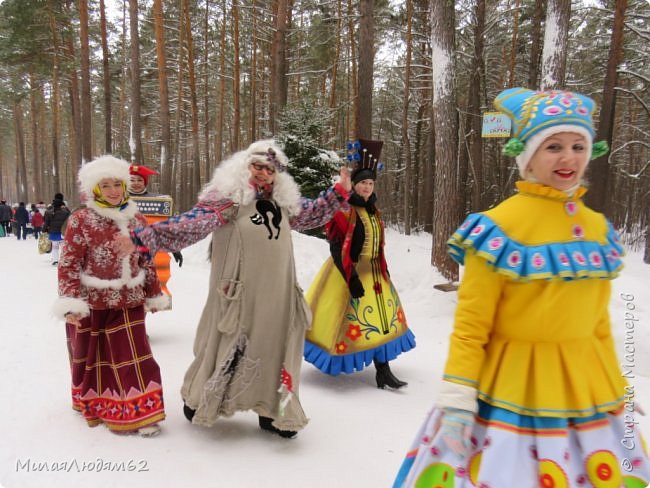 Еще одна Бабка Ежка. А за ней Балалайка. Жать я ее разглядела только сейчас. А так бы крупнее одну сняла. (фото 29)