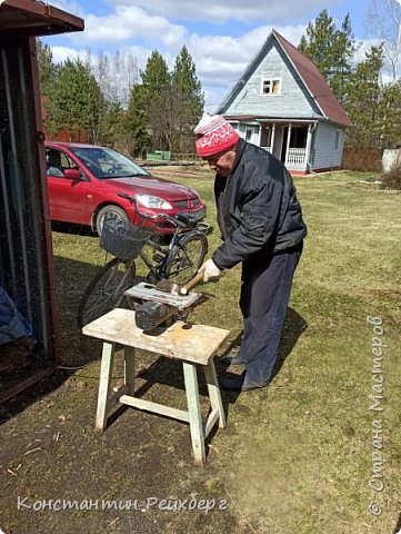 Некоторое время дедушка был партизаном, поэтому было решено в оформлении фотографии использовать дерево, как символ леса. (фото 5)