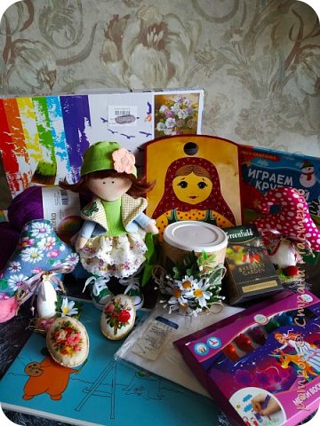 Ну а теперь еще одна приятность , которая порадовала меня глубоко и надолго.
В Стране очень много классных, добрых, отзывчивых, щедрых и талантливых мастеров.
Вот и еще одно подтверждение моим словам.
Вы только посмотрите сколько красоты я получила по игре обмену от мега-крутого мастера Светланы.
сейчас все подробнее опишу и покажу. (фото 8)