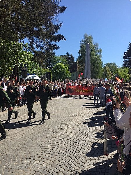 А это уже шествие Бессмертного полка в городе Светлогорск Калининградской области в котором принимают участие и мои внуки.
 Я постараюсь чтобы события тех времён передать подрастающему поколению, чтобы они помнили, что было, и чтобы такое на земле не повторилось никогда! (фото 8)