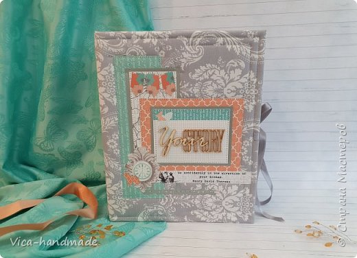 Привет всем!!!
Сегодня я с новым альбомом.
Размер 25x20 см. Переплёт Ковтун. 6 разворотов. Умещается 95 фото.
Использовала бумагу Teresa Collins TELL YOUR STORY. (фото 1)