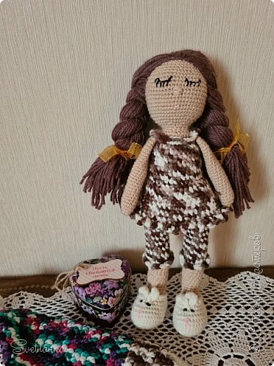 Получила сразу 2 посылки, по покажу в очередности их приезда на почту. Эта куколка от Регины-Муравьишки:
https://podjem-tal.ru/user/275361 (фото 10)