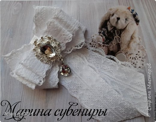 Здравствуйте дорогие мастерицы.
Хочу поделится с вами очередной партией галстуков для девочек и мальчиков в школу. Надеюсь они вам понравятся.
Буду очень ждать ваших комментариев и советов от опытных рукодельниц)
Галстук номер 1 из репсовой ленты и кружева (фото 1)
